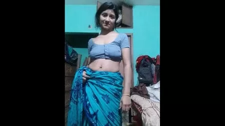 Cheater Desi Bhabhi in Saree Viral Sex MMS
