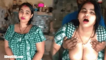 Desi Bhabhi Big Boobs Cleavage Tease in Kitchen – Hot Indian Village Girls Exposed